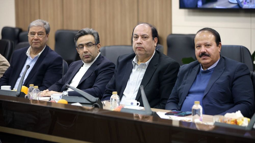 نشست اعضای کمیسیون تلفیق بودجه مجلس در اتاق ایران