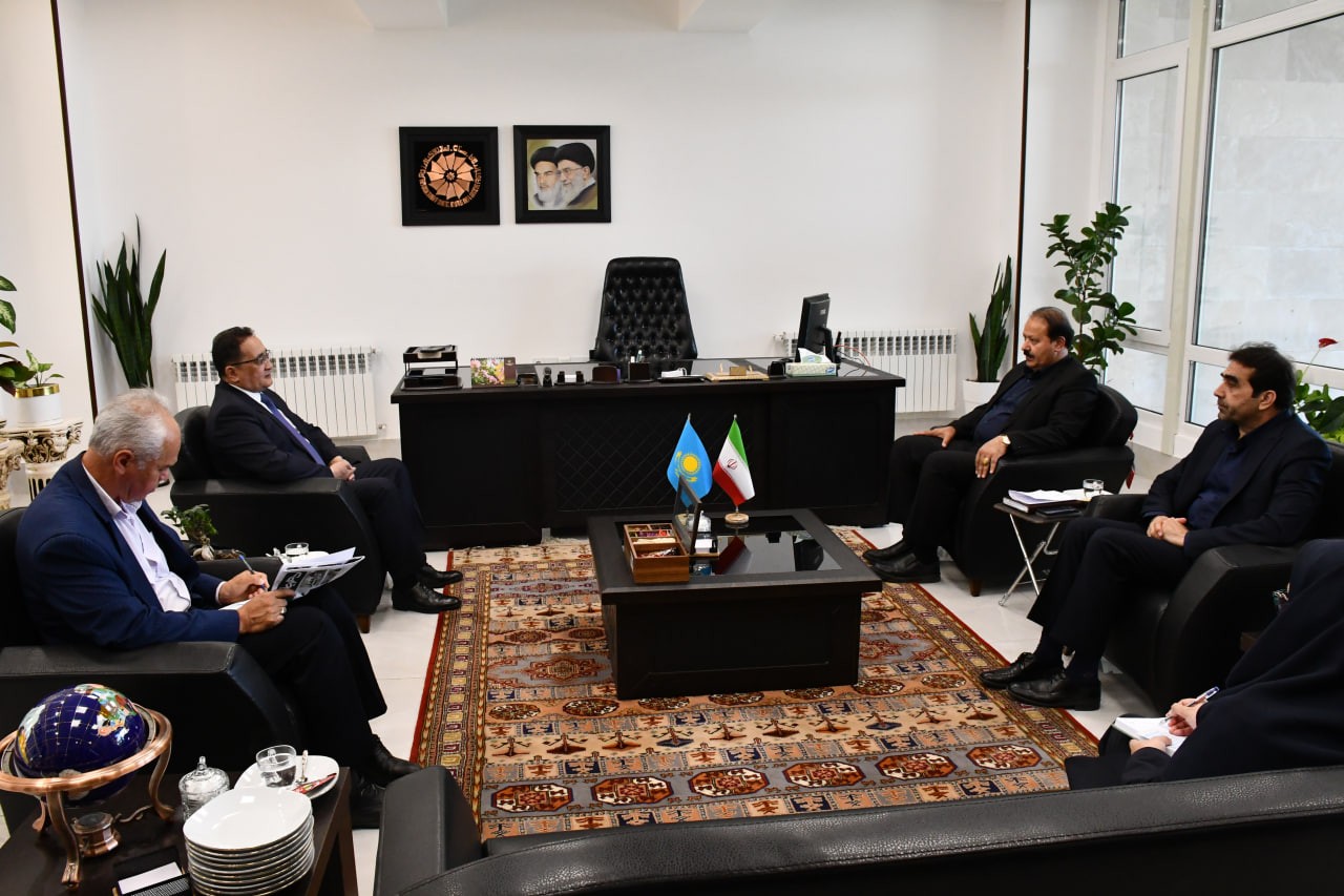 نشست هم اندیشی احمدف سرکنسول قزاقستان با امیر یوسفی رئیس اتاق بازرگانی، صنایع، معادن و کشاورزی گرگان