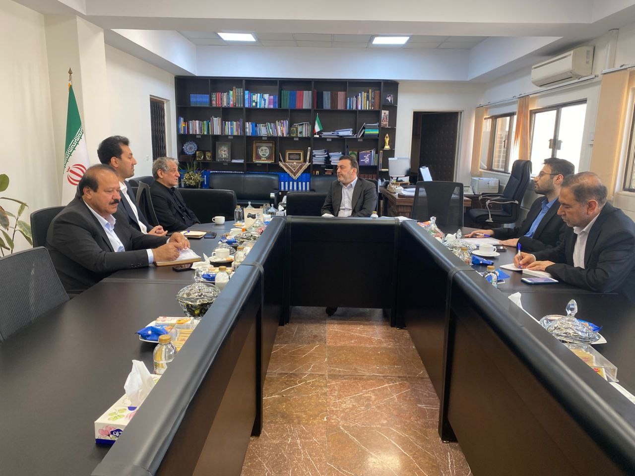 استان‌های همجوار می‌توانند در تولید کالاهای اساسی مکمل یکدیگر باشند