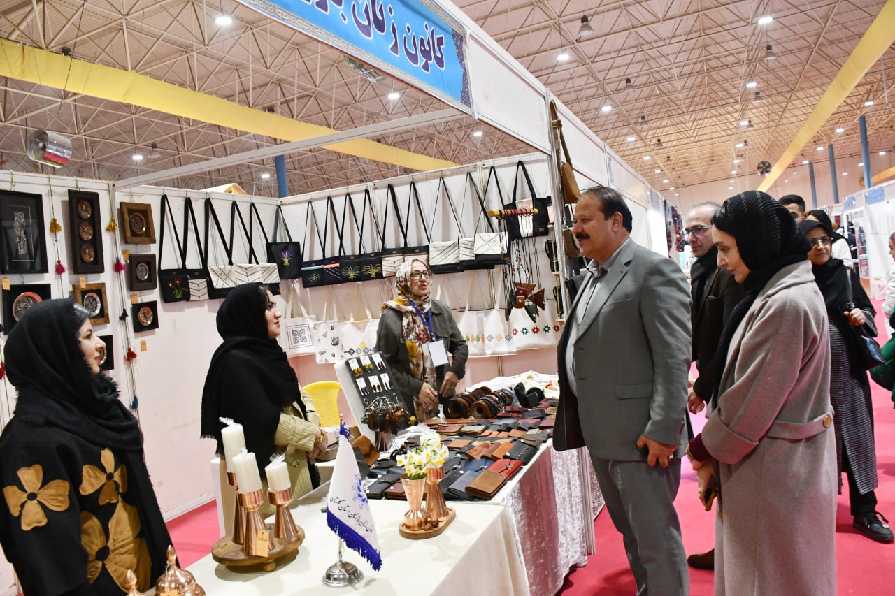 بازدید رئیس اتاق بازرگانی گرگان از نمایشگاه صنایع‌دستی گلستان