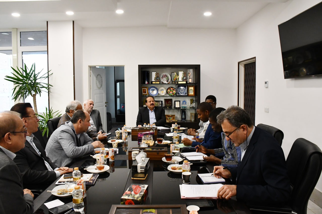 نشست هماندیشی رئیس و جمعی از اعضای هیأت رئیسه و هیأت نمایندگان اتاق بازرگانی گرگان با سفیر جمهوری بورکینافاسو در ج.ا.ایران