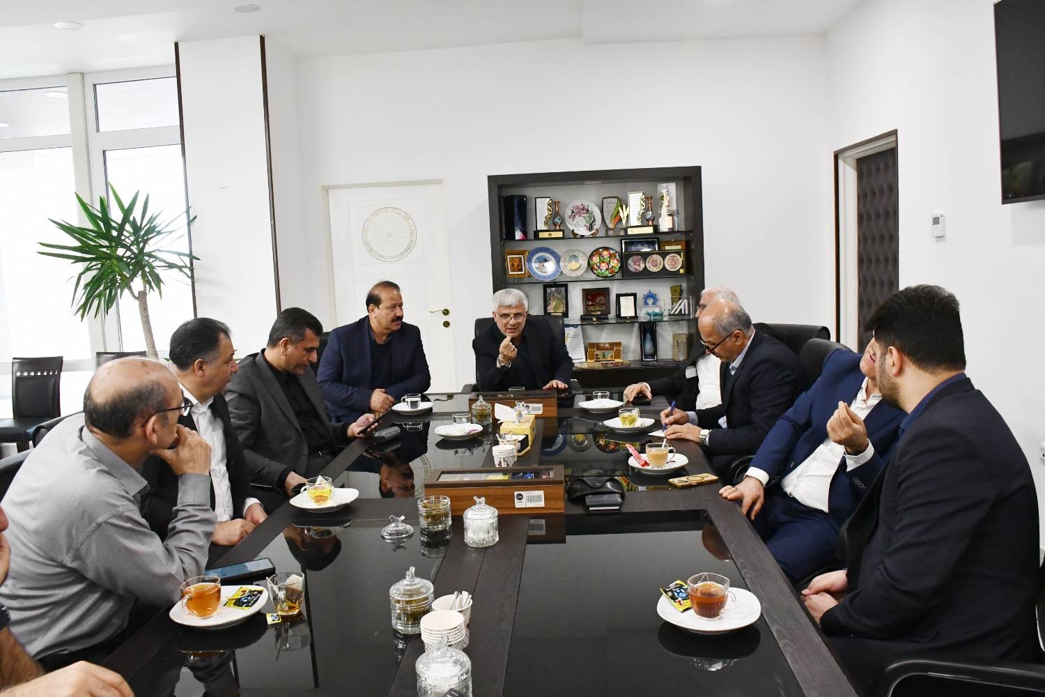 نشست هم‌اندیشی کیانمهر، معاون هماهنگی امور اقتصادی استانداری گلستان، با رئیس و جمعی از اعضای هیأت‌رئیسه و نمایندگان اتاق بازرگانی گرگان و تعدادی از فعالان اقتصادی استان