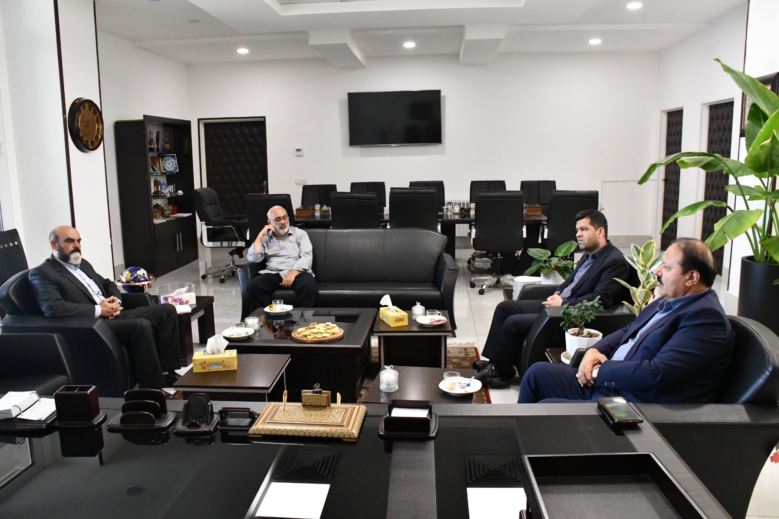 نشست هم‌اندیشی مدیرکل مبارزه با قاچاق کالا و ارز استان گلستان با رئیس اتاق بازرگانی گرگان