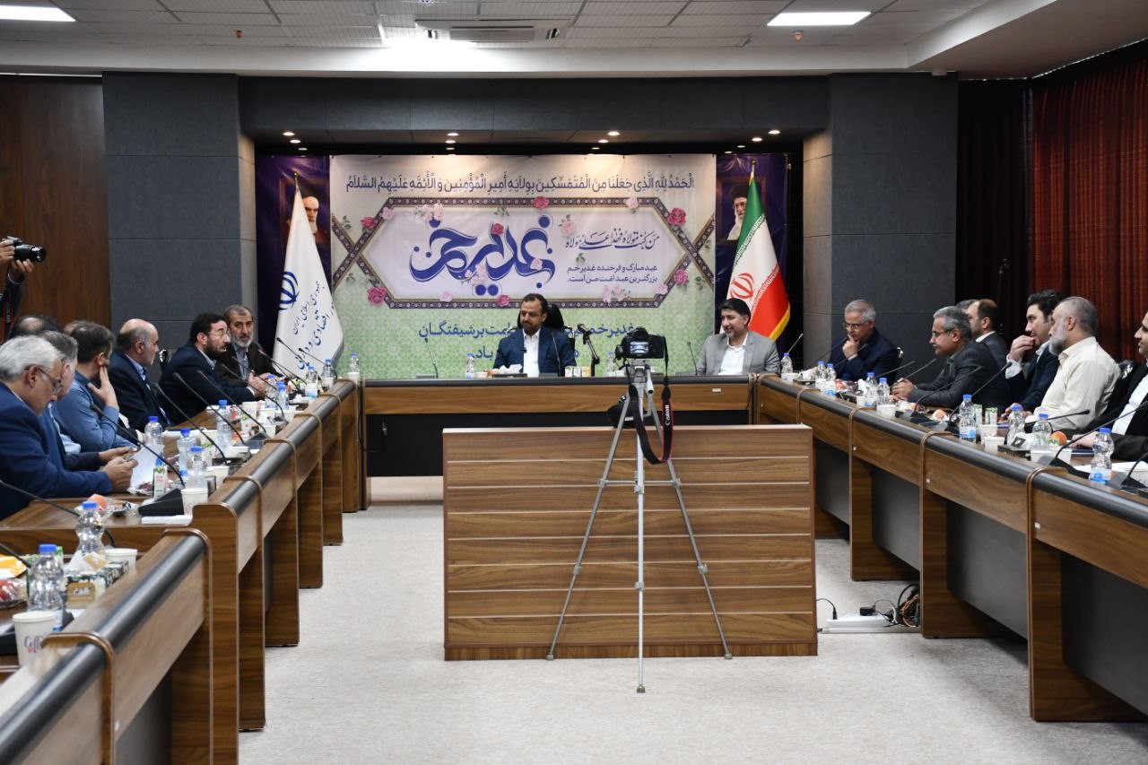 دیدار صمیمی دکتر خاندوزی وزیر امور اقتصاد و دارایی با مدیران اقتصادی استان گلستان