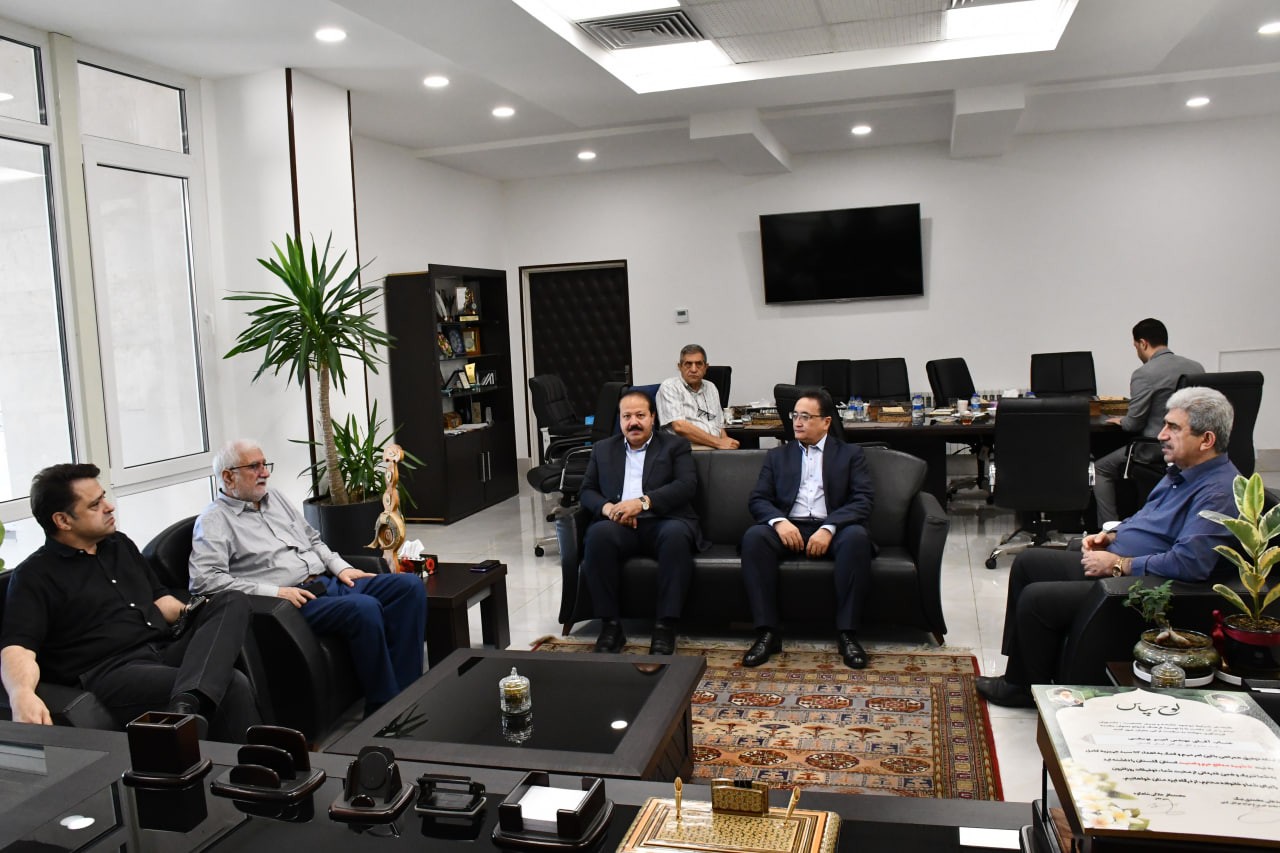 نشست هم اندیشی رئیس و برخی از اعضا هیات رئیسه اتاق بازرگانی گرگان با یربول احمداُف سرکنسول جمهوری قزاقستان در گرگان
